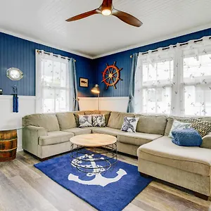  Holiday home New Whaler Inn- Nautical Magic Downtown