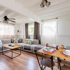  Holiday home Somewhere Over The Rainbow Loft With Ac