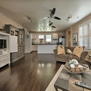  Holiday home Hawaiian Hideaway With Yard Less Than 2 Miles To Bay!